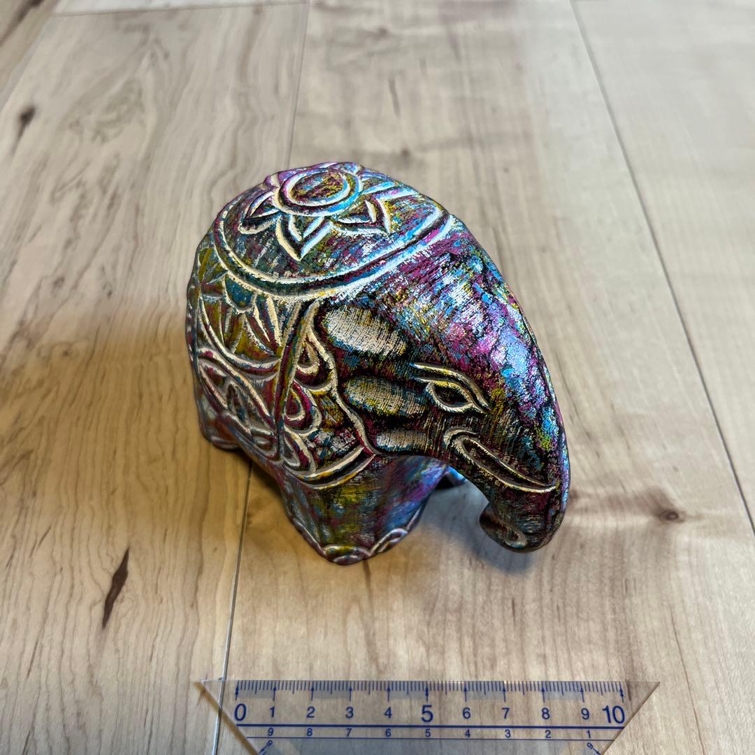 虹色エレファント木彫　約7cm