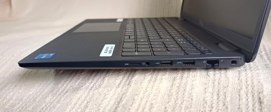 DELL Latitude 15-3520 第11世代i5搭載 ①