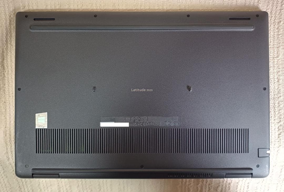 DELL Latitude 15-3520 第11世代i5搭載 ①