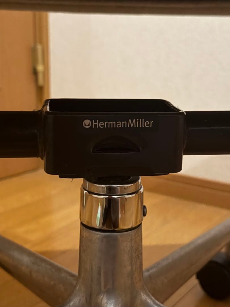 デスクチェア LOOPWHEELER EAMES ALUMINUM GROUP CHAIR