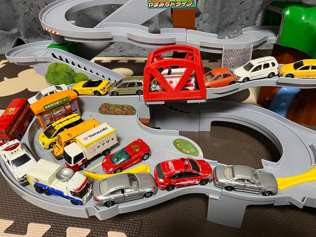 16日まで3点セット　トミカビル+やまみちドライブ+にぎやかドライブ+トミカ