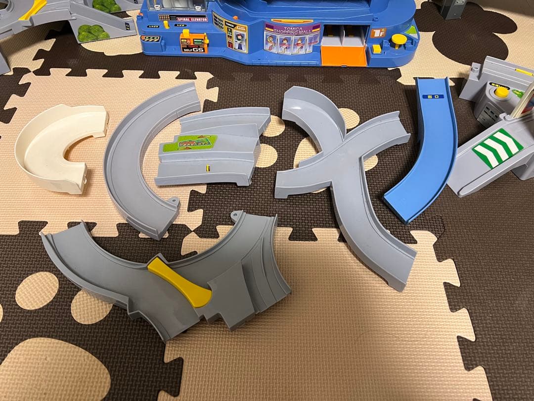 16日まで3点セット　トミカビル+やまみちドライブ+にぎやかドライブ+トミカ