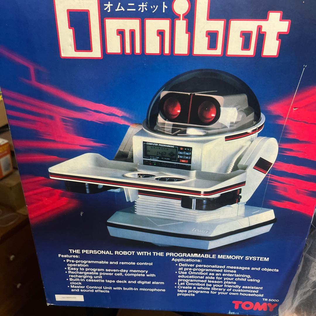 オムニボットたぶん初代のかと思います箱の色は白ですがロボットの色はゴールドです、