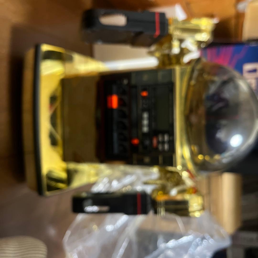 オムニボットたぶん初代のかと思います箱の色は白ですがロボットの色はゴールドです、