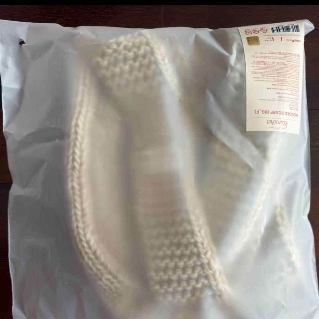 LE SSERAFIM KKUROCHET フーデッドスカーフ トレカ付き