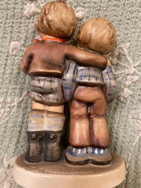 ゲーベル　フンメル人形