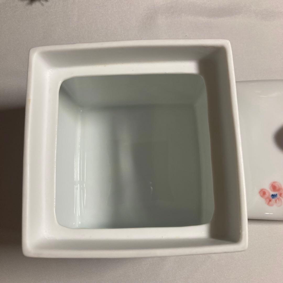 お花柄の可愛い陶器の物入れ 小物入れ