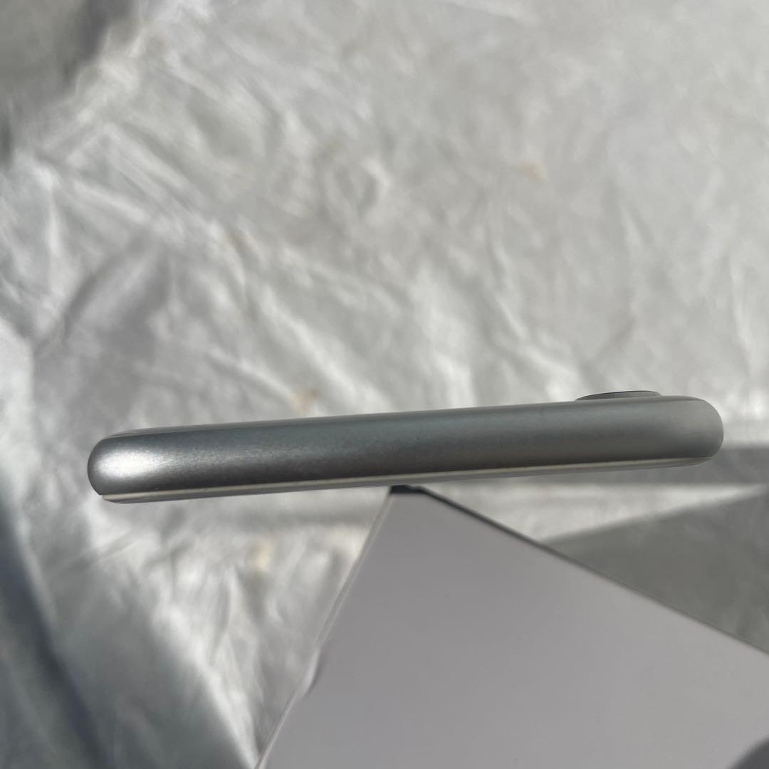 Apple iPhone 8 シルバー　64GB バッテリー82%