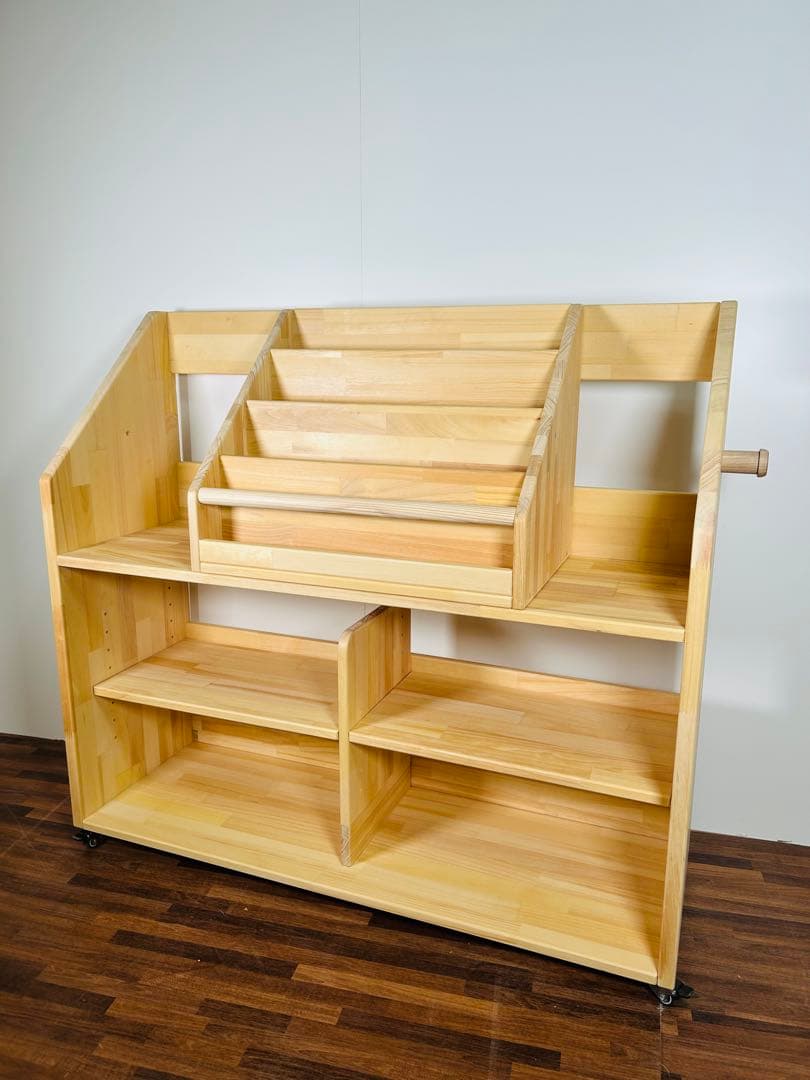 絵本棚　　キャスター付き