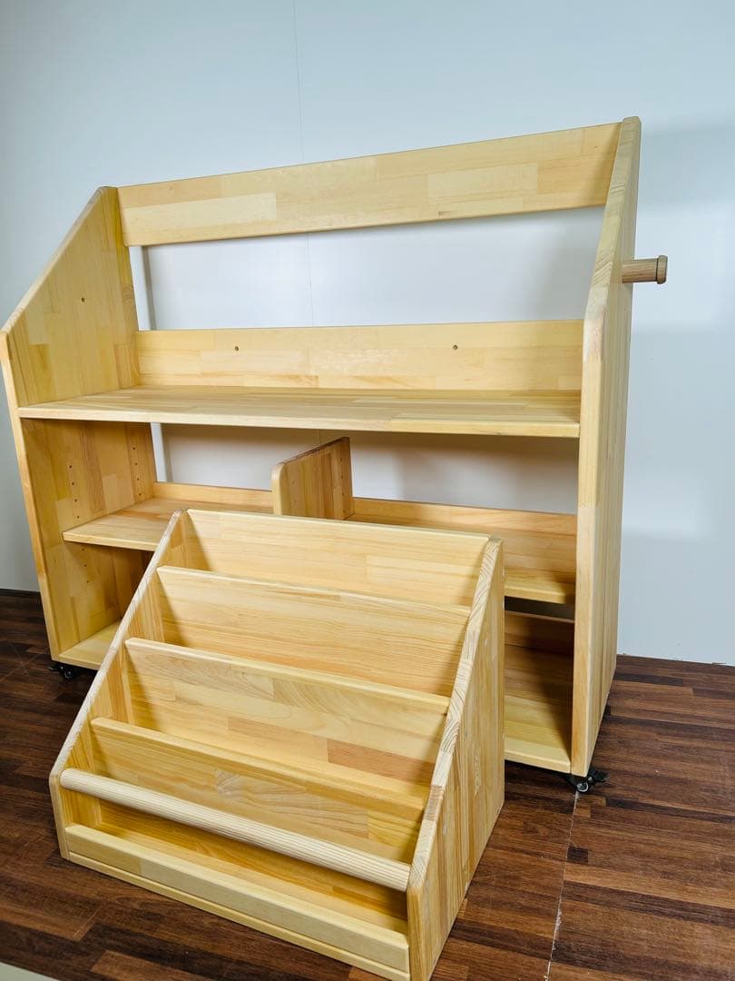 絵本棚　　キャスター付き