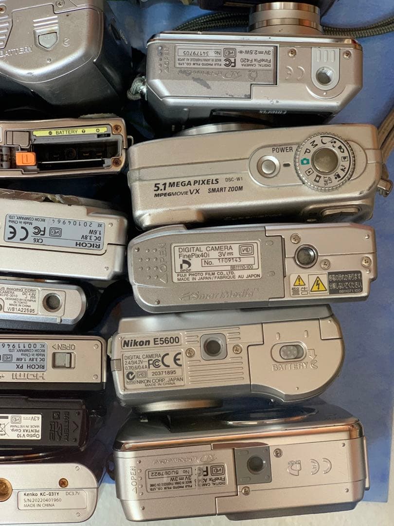 ニコン、オリンパス、リコー、ペンタックス、ファインピックスカメラ