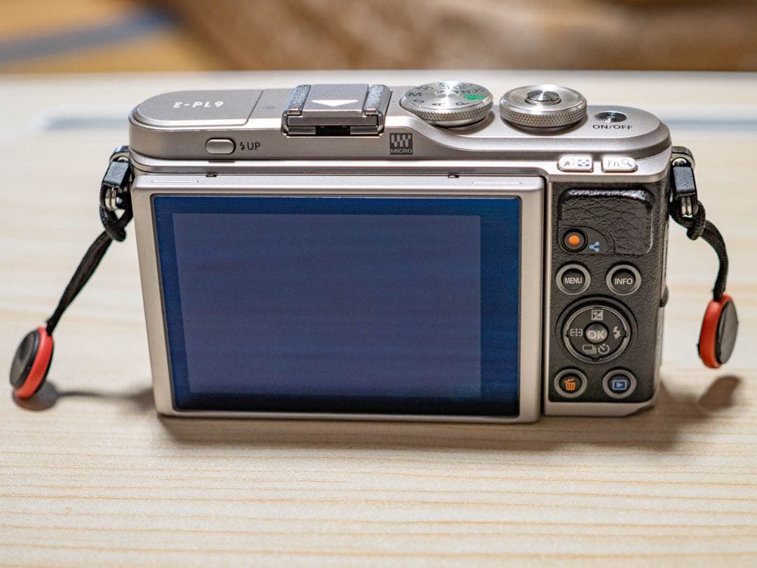 OLYMPUS PEN E-PL9 シルバー　少し難あり