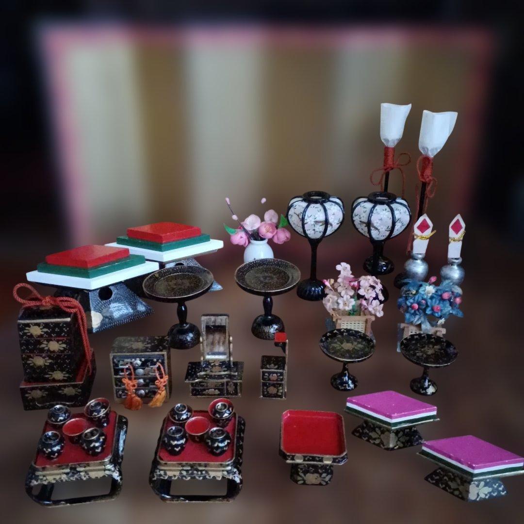 アンティーク ひな祭り小道具セット(蝋台、ぼんぼり、嫁入り道具、花 他)＋金屏風