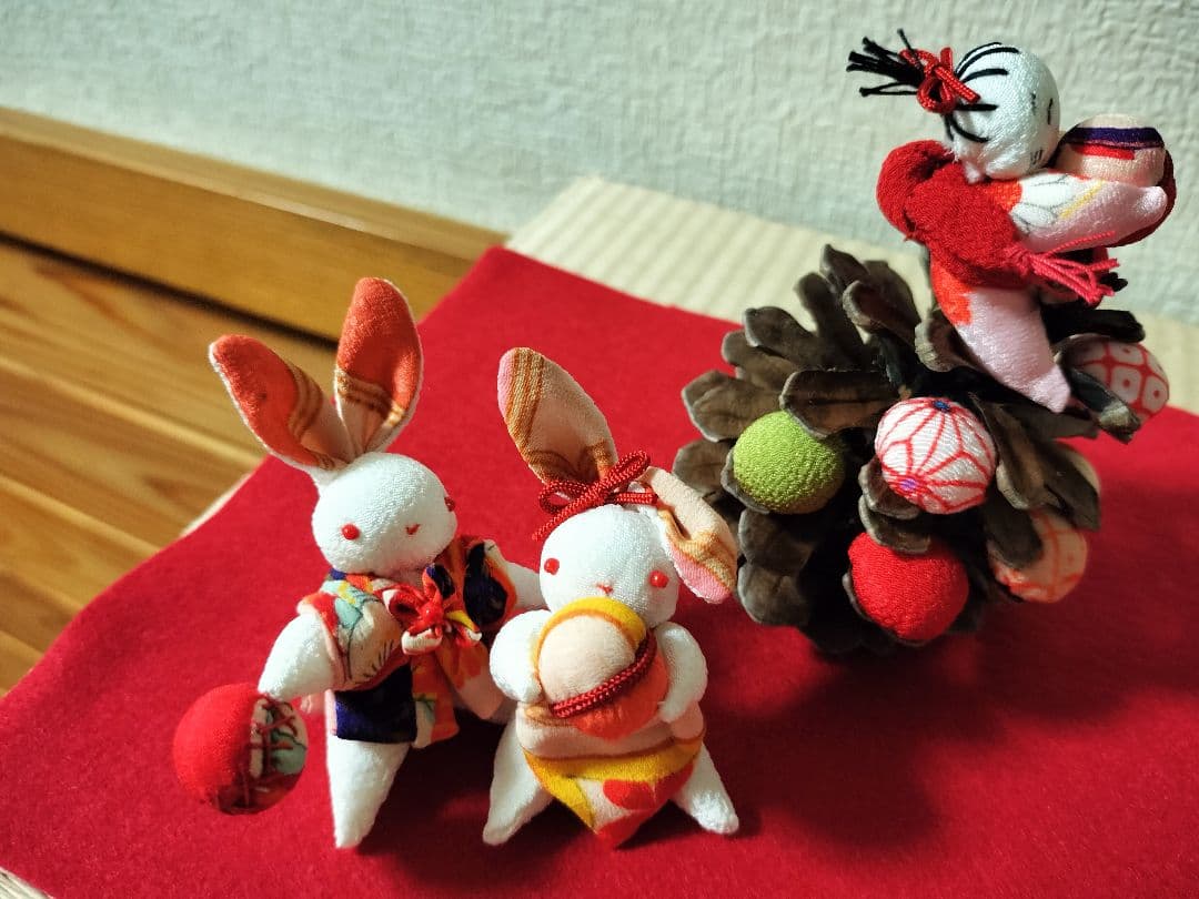 遊花ページ！蓮の実で遊ぶうさちゃんたち！お山の大将と仲間たち！