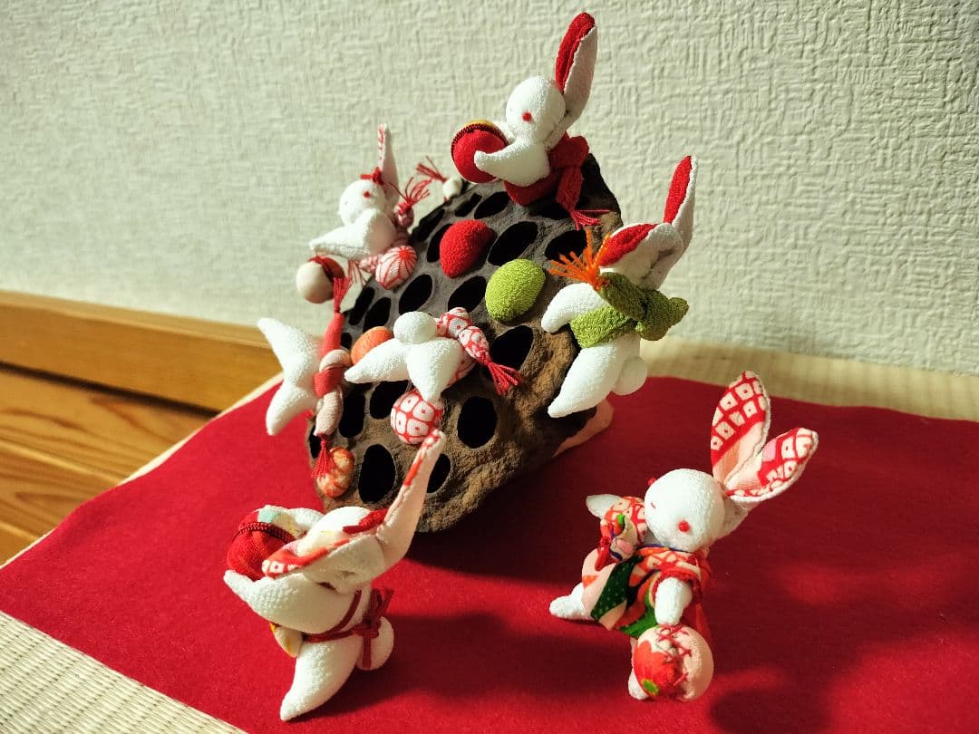 遊花ページ！蓮の実で遊ぶうさちゃんたち！お山の大将と仲間たち！