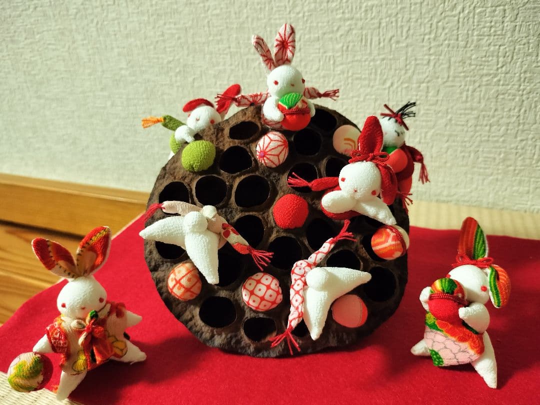 遊花ページ！蓮の実で遊ぶうさちゃんたち！お山の大将と仲間たち！