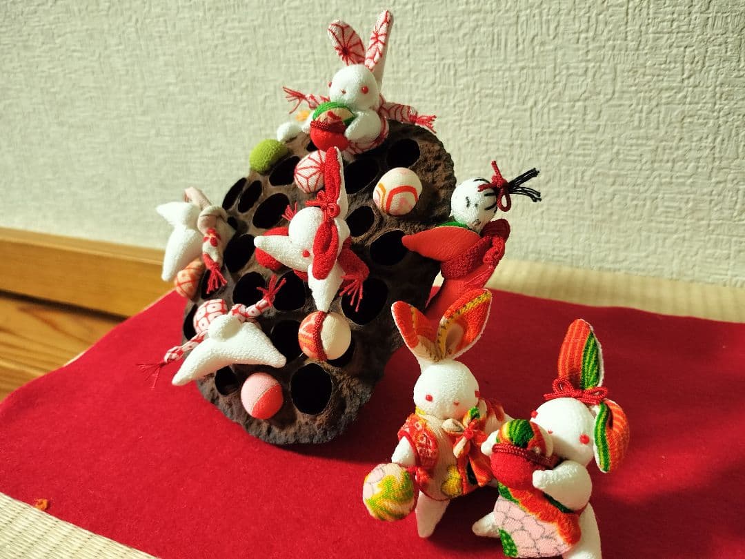 遊花ページ！蓮の実で遊ぶうさちゃんたち！お山の大将と仲間たち！