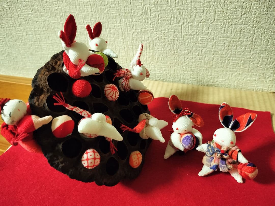 遊花ページ！蓮の実で遊ぶうさちゃんたち！お山の大将と仲間たち！