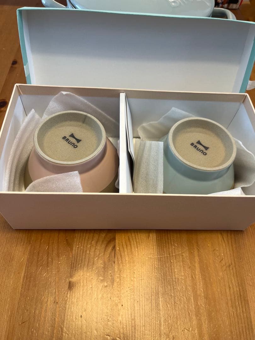 最終値引き中　【新品】 BRUNO 両手鍋 ブルー　IH対応　プラスお椀