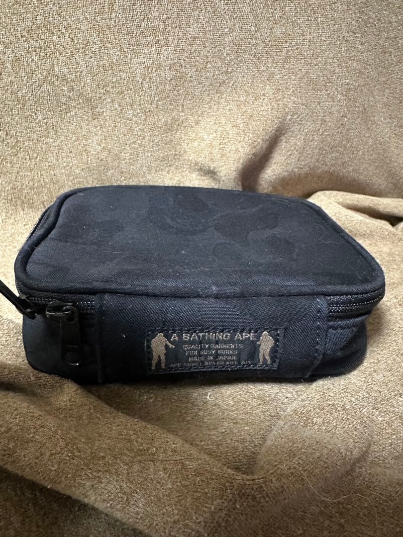 A BATHING APE ブラックジップポーチ