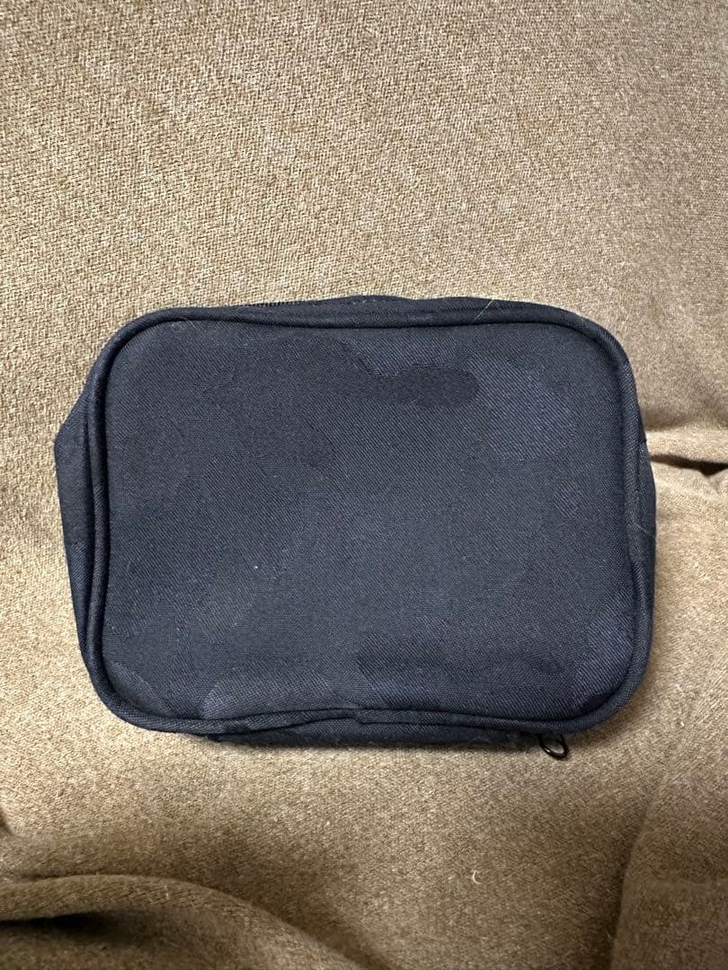 A BATHING APE ブラックジップポーチ