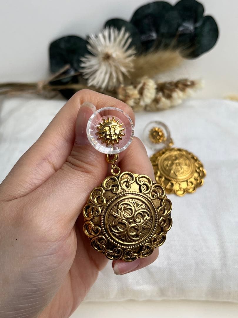 フランスヴィンテージ ボタン 金色の装飾的 2WAYイヤリング