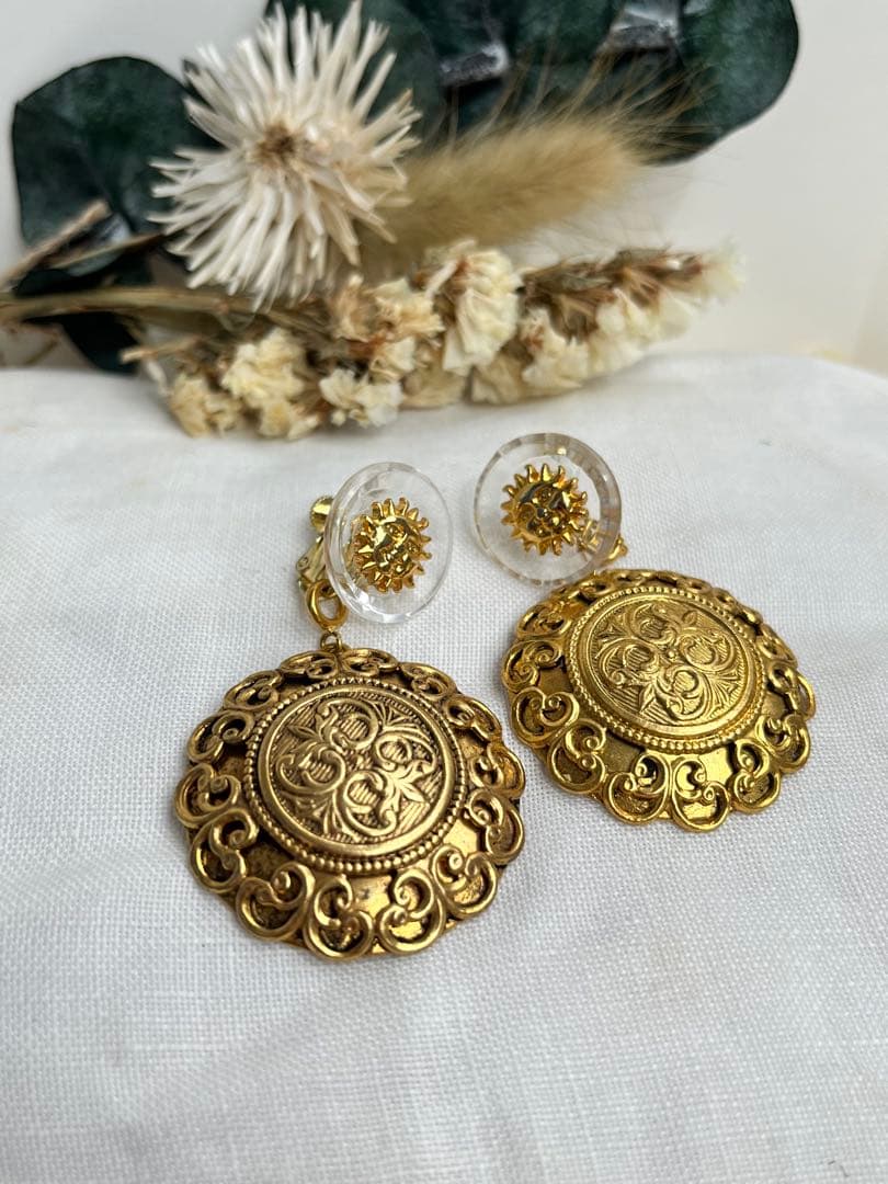 フランスヴィンテージ ボタン 金色の装飾的 2WAYイヤリング