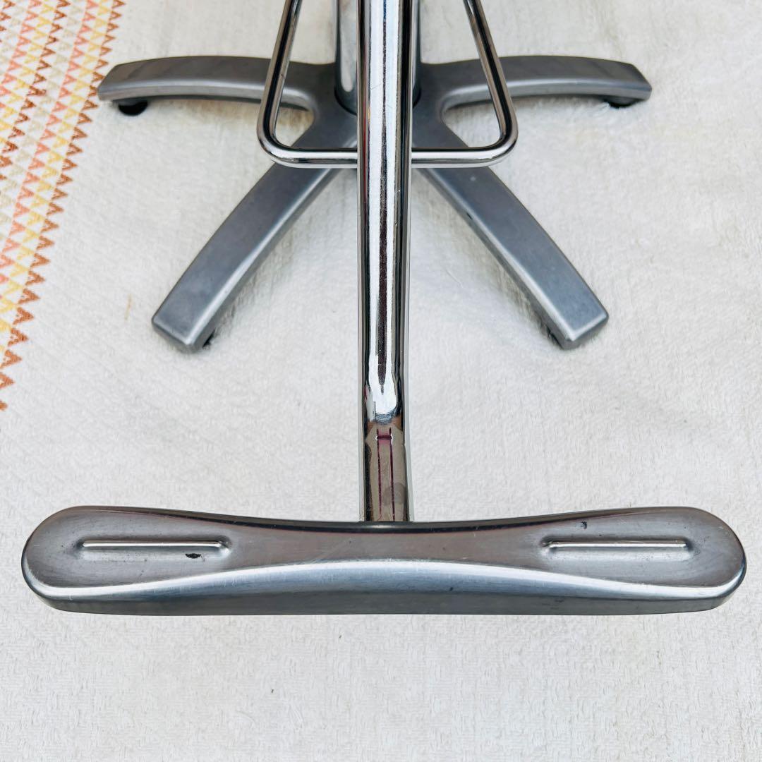 【希少】タカラベルモント製 バーバーチェア　理容椅子　モダンな赤