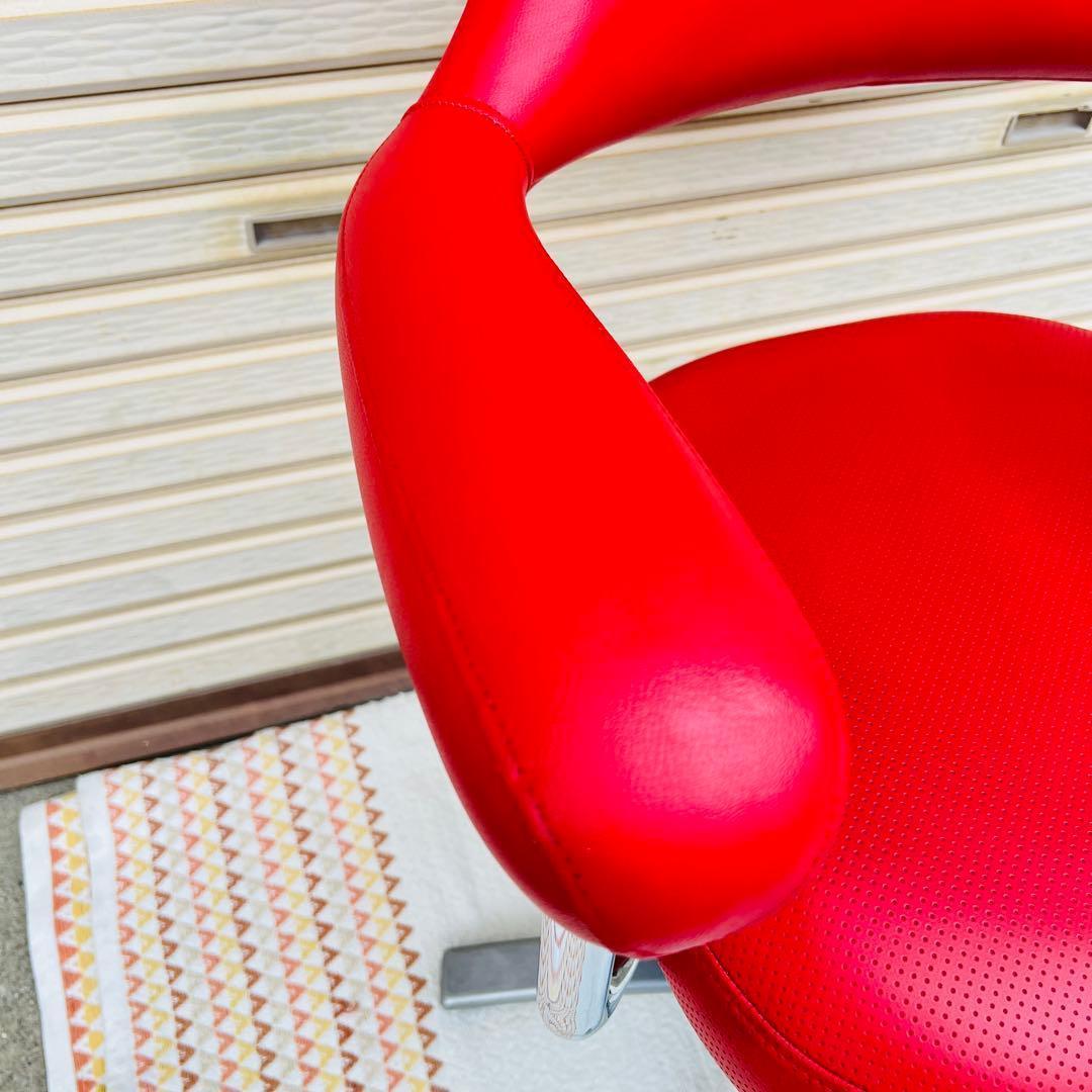 【希少】タカラベルモント製 バーバーチェア　理容椅子　モダンな赤