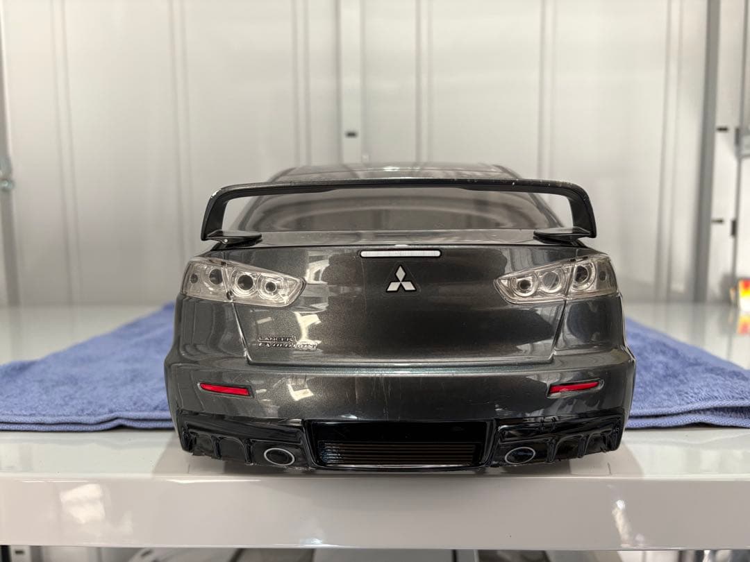 三菱 ランサーエボリューション X グレー ボディ