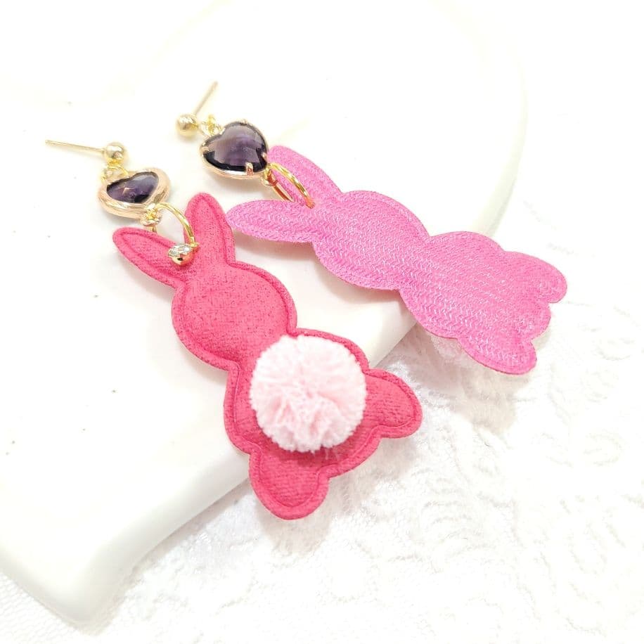 大粒ハート クリスタルガラス パープル立体尻尾 ピンク 布製うさぎ 大ぶりピアス