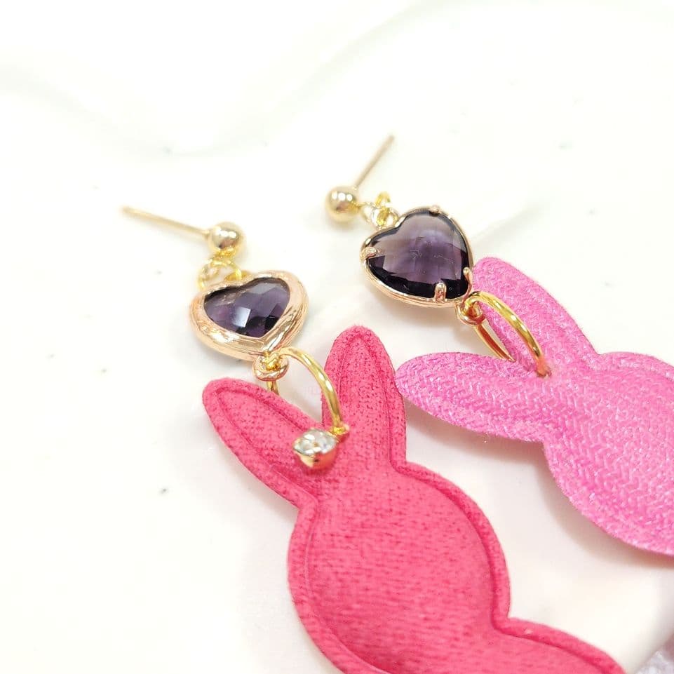 大粒ハート クリスタルガラス パープル立体尻尾 ピンク 布製うさぎ 大ぶりピアス