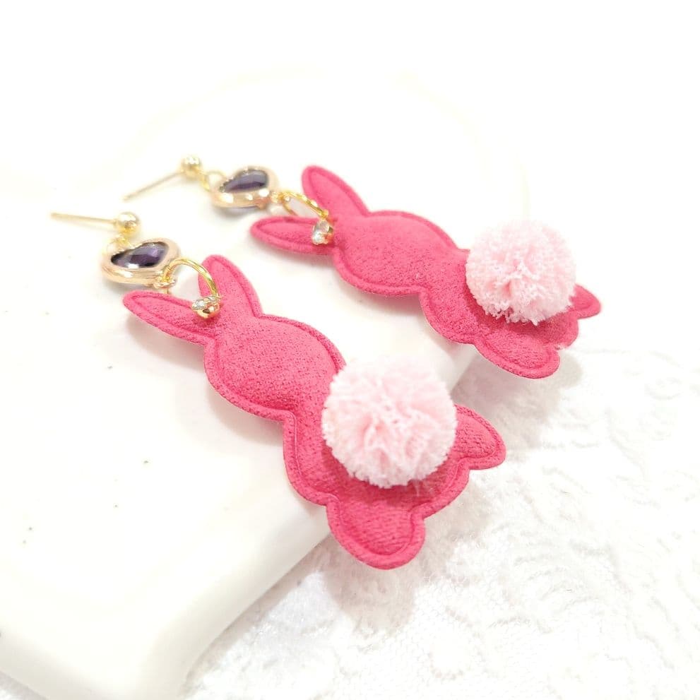 大粒ハート クリスタルガラス パープル立体尻尾 ピンク 布製うさぎ 大ぶりピアス