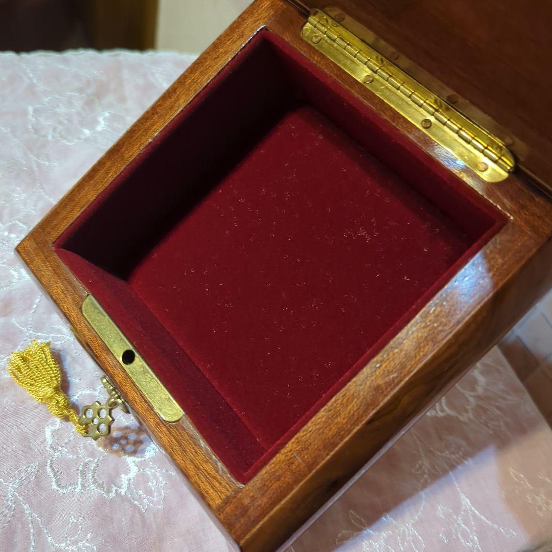 ITALY伝統工芸・象嵌花柄インレイ木製アクセサリーケース