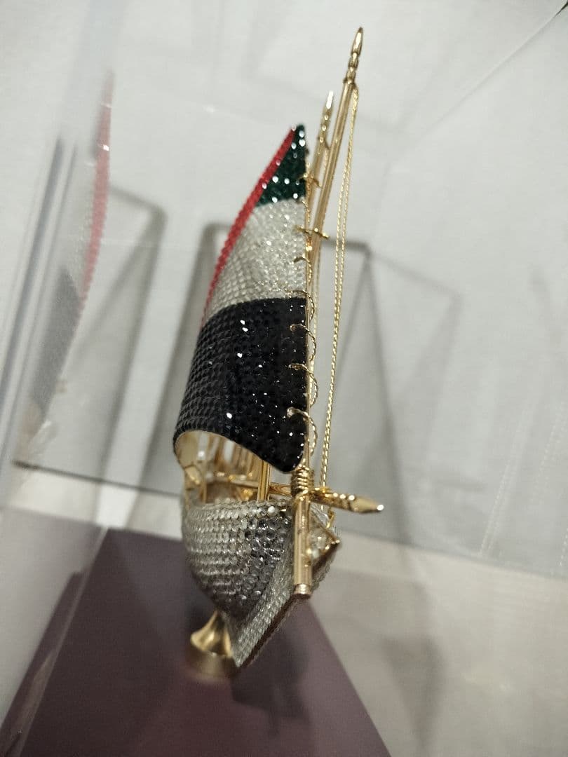 ダイヤモンド ヨット アラビア 帆船　鑽石工芸 置物　ケース付け