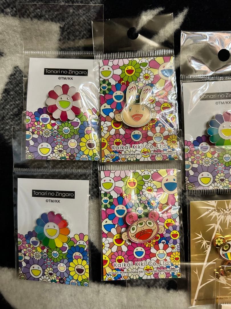 村上隆 ピンバッジ カイカイキキ フラワー お花ピンズ レインボー