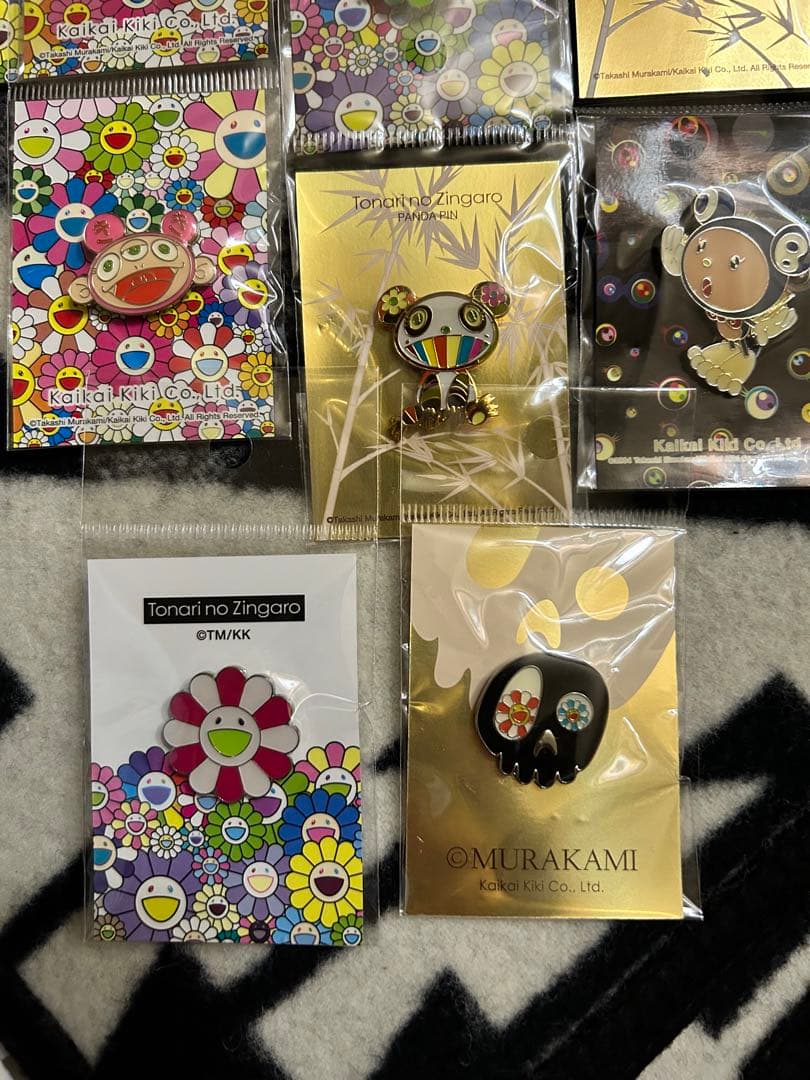 村上隆 ピンバッジ カイカイキキ フラワー お花ピンズ レインボー