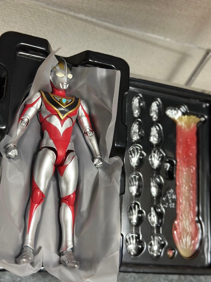 真骨彫 ウルトラマンガイア (V2) フィギュアーツ