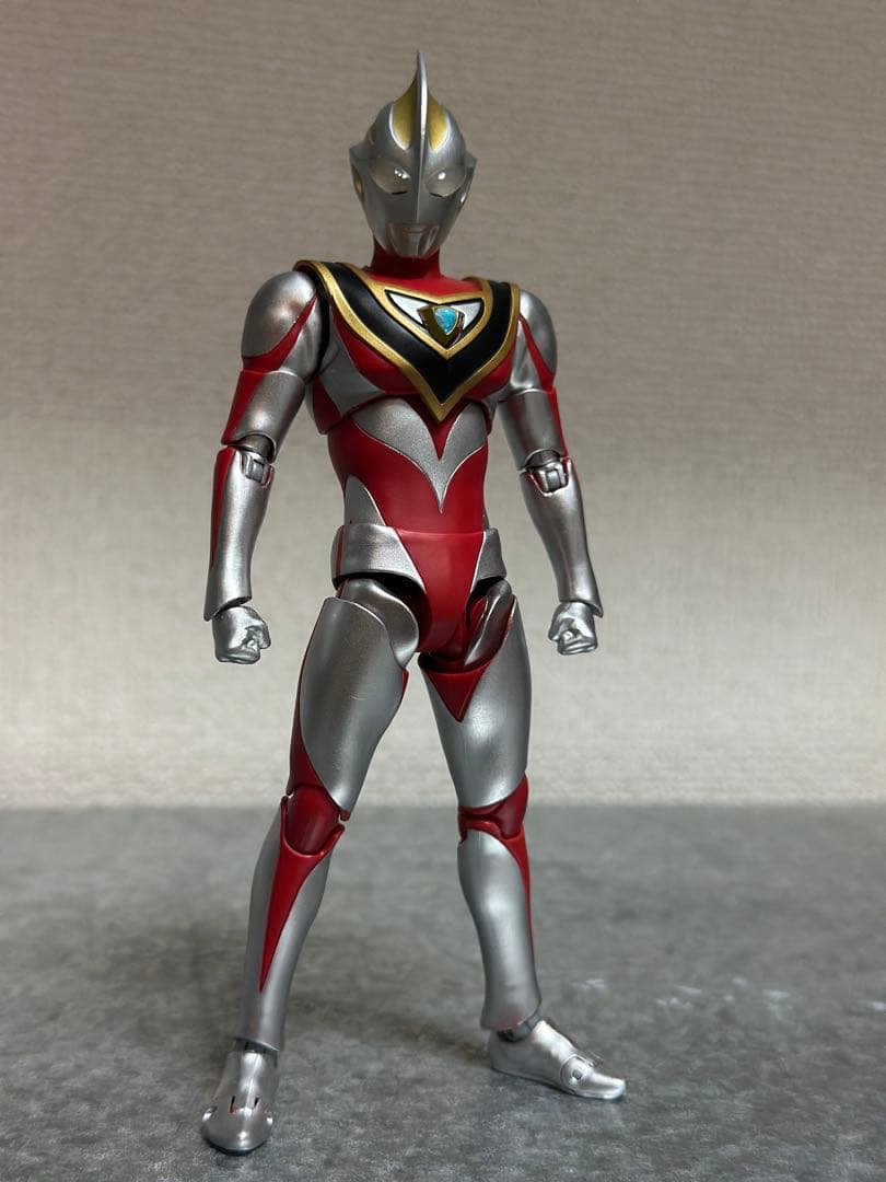 真骨彫 ウルトラマンガイア (V2) フィギュアーツ