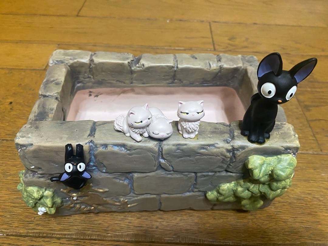 ジブリ　ジジと子猫のプランター
