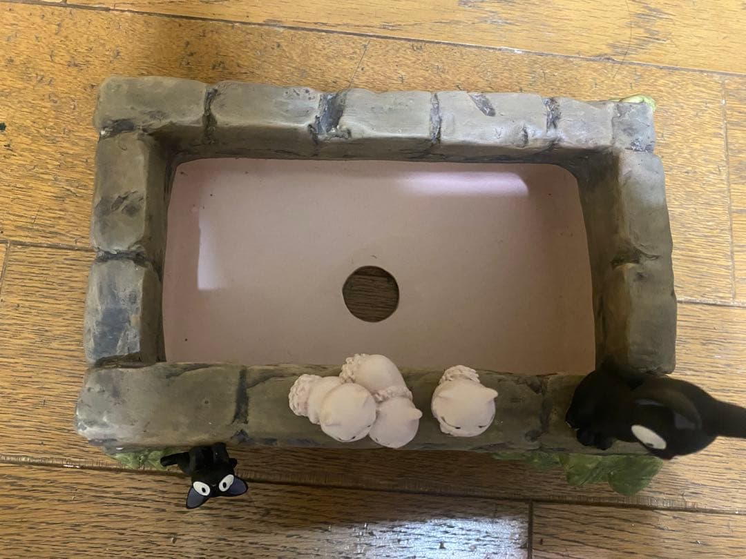 ジブリ　ジジと子猫のプランター