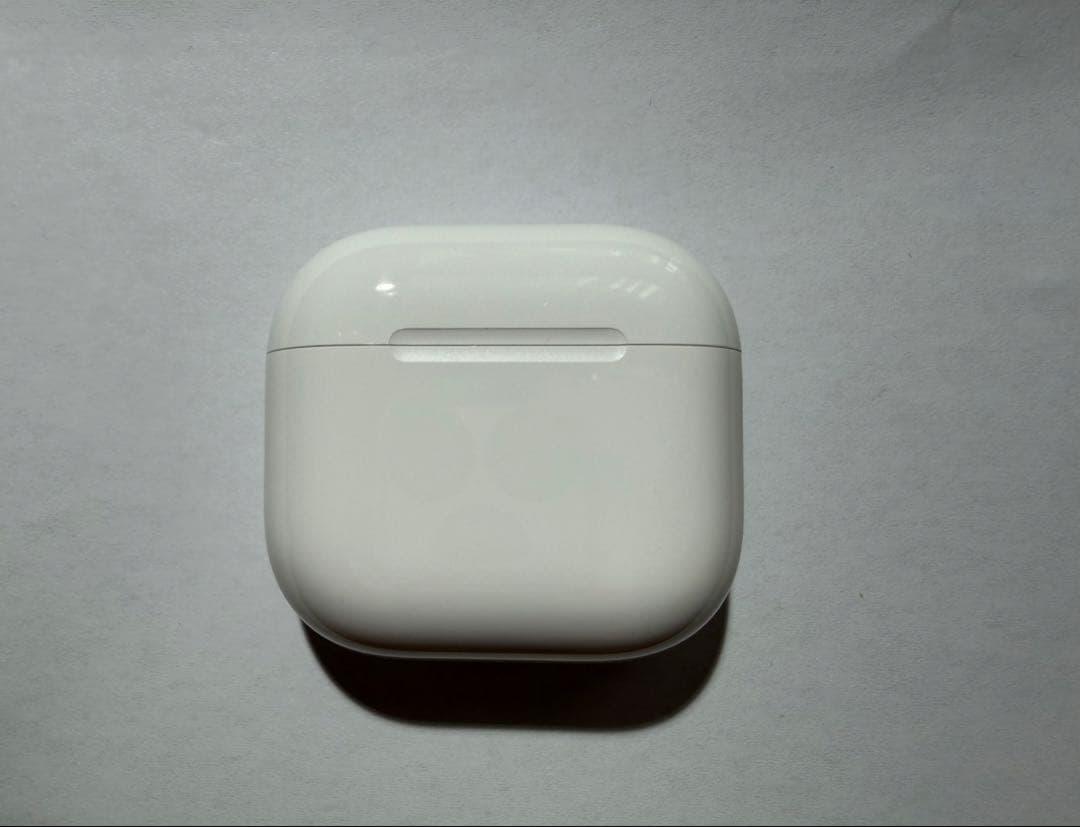美品　AirPods 4 アクティブノイズキャンセリング搭載