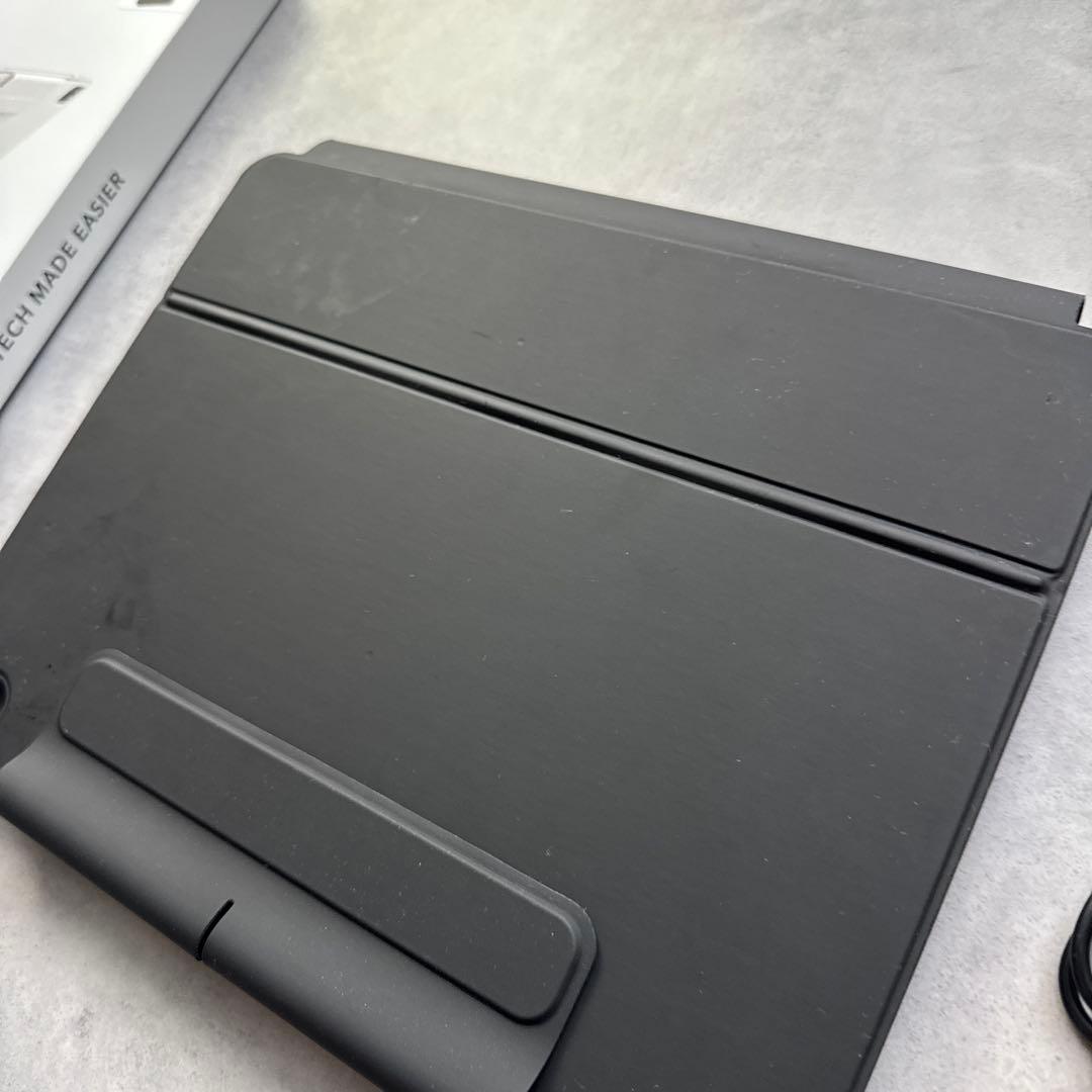ESR Magnetic Keyboard Case ブラック　13インチ