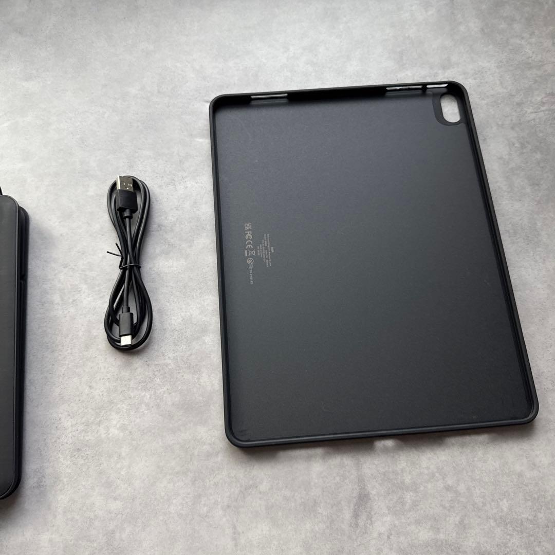 ESR Magnetic Keyboard Case ブラック　13インチ