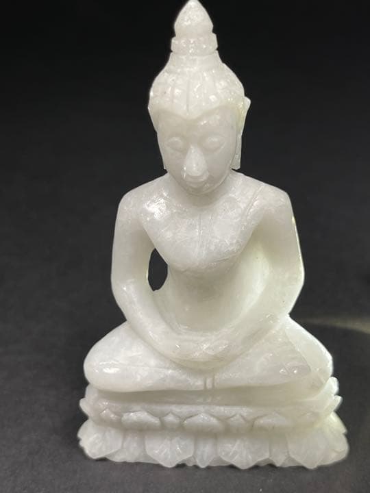 天然石ミニ仏像 玉石？翡翠？ 置物 仏教美術 重さ:88g 箱付。素材不明。