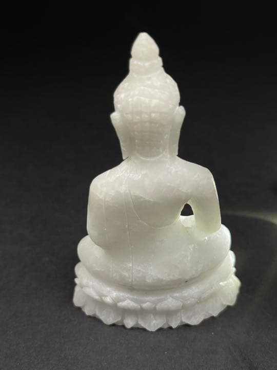 天然石ミニ仏像 玉石？翡翠？ 置物 仏教美術 重さ:88g 箱付。素材不明。