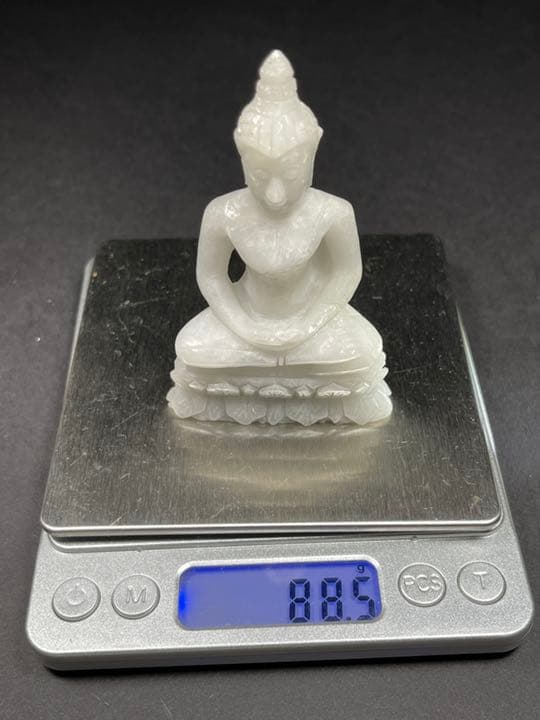 天然石ミニ仏像 玉石？翡翠？ 置物 仏教美術 重さ:88g 箱付。素材不明。
