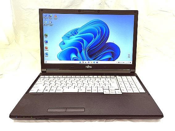 FUJITSU LIFEBOOK A576/PX ノートPC 　　（N025）