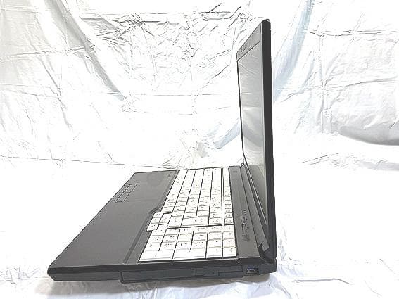 FUJITSU LIFEBOOK A576/PX ノートPC 　　（N025）