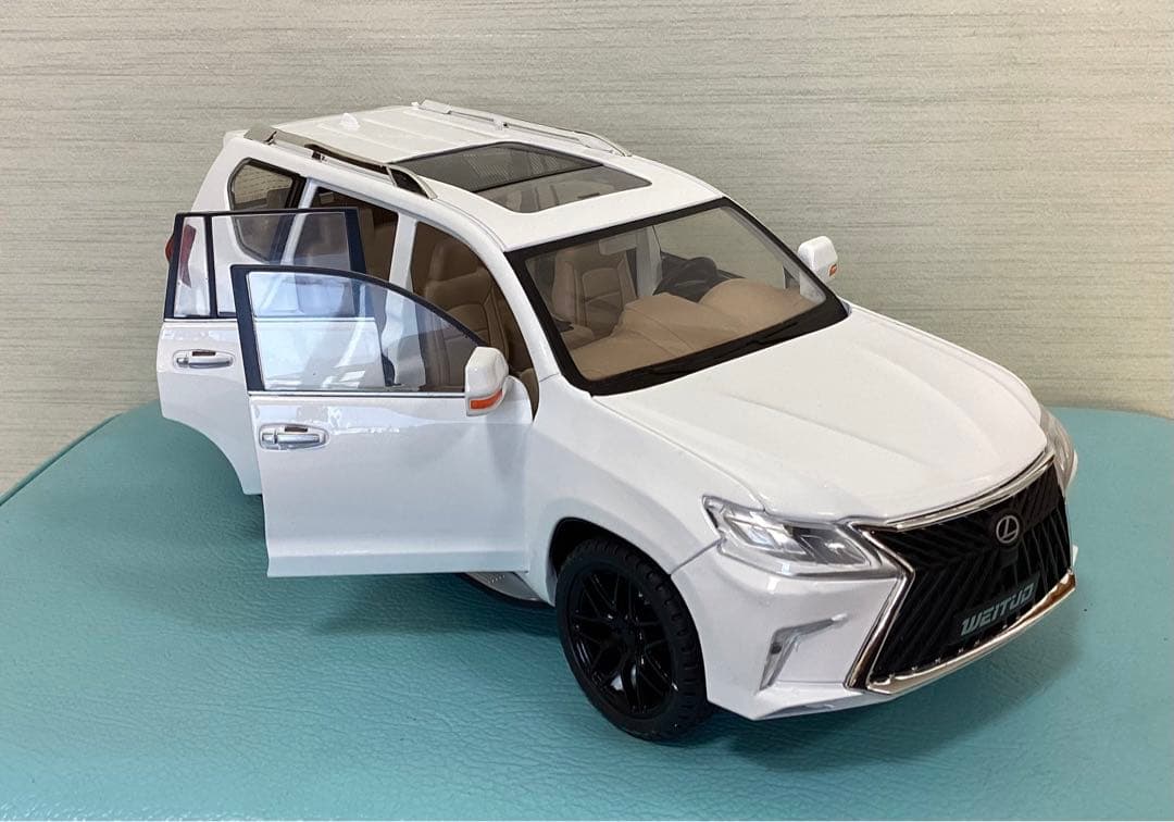 レクサス LX570 ホワイト LEXUS 1/18